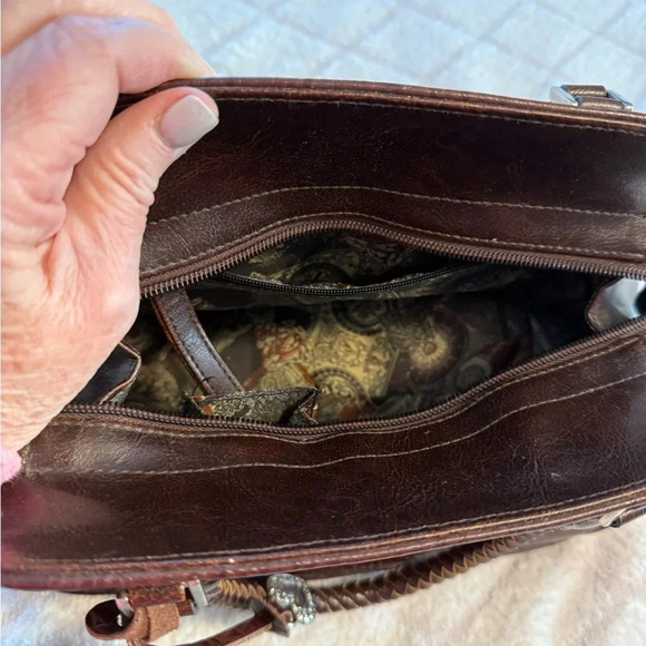 Brown leather satchel unbranded with Silvertone Hardware gives Brighton  vibes - Picture 5 of 10